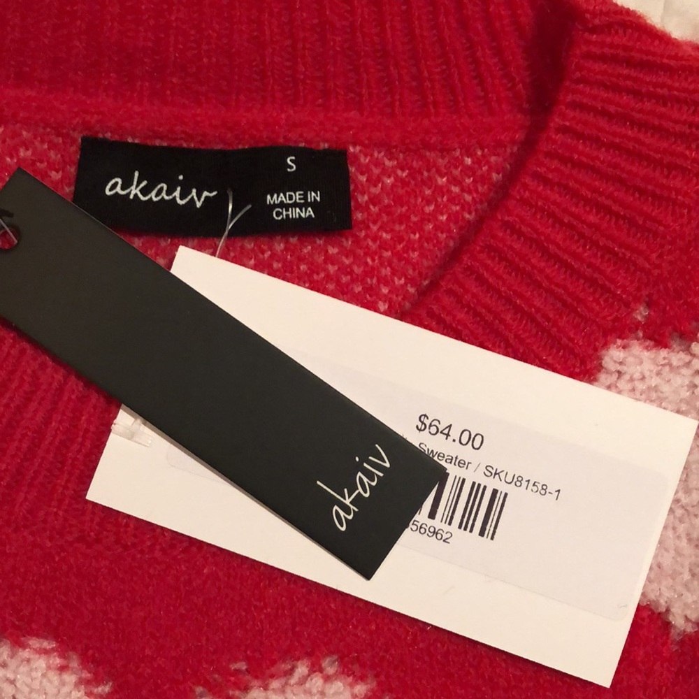 Akaiv Sweater - Picture 6 of 6